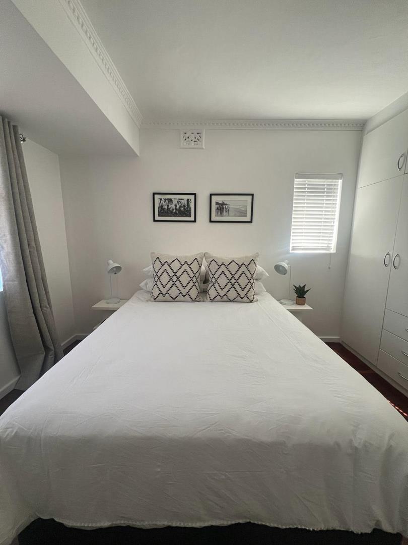 To Let 1 Bedroom Property for Rent in Sea Point Western Cape